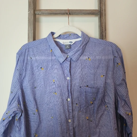 ⭐️40% Off⭐️ Old Navy Avocado & Pineapple Print Button Down Shirt - Picture 4 of 12